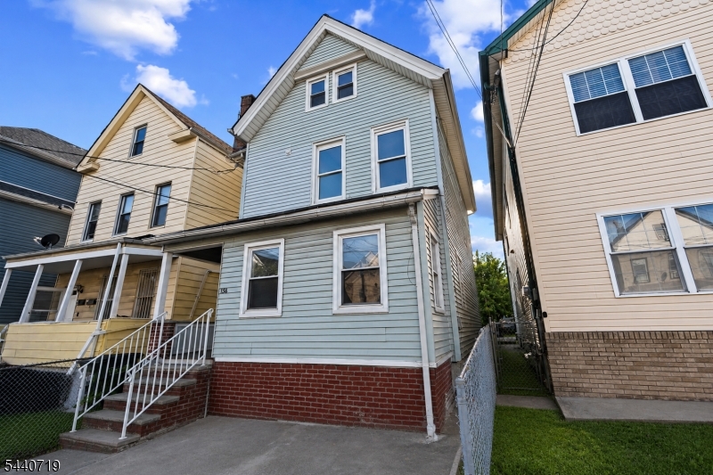 136 Smith St