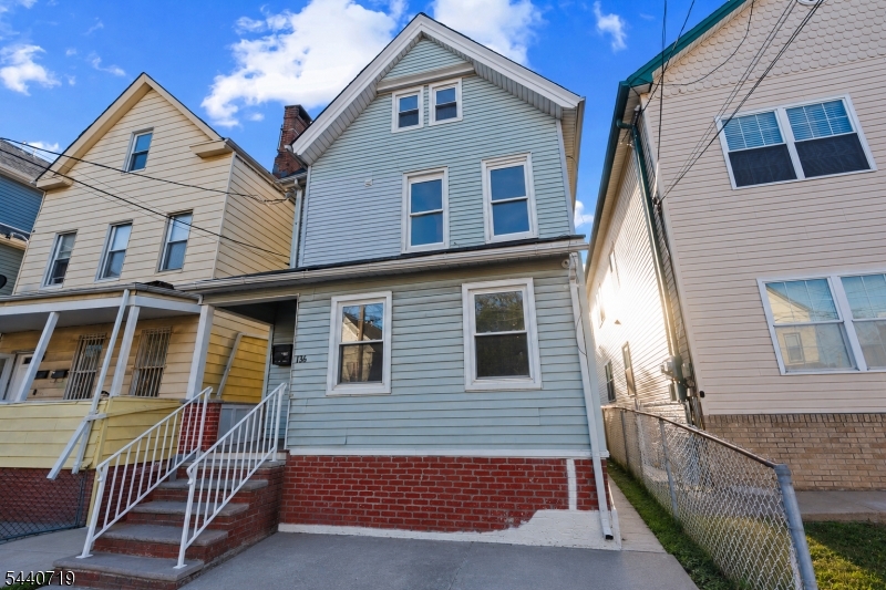 136 Smith St