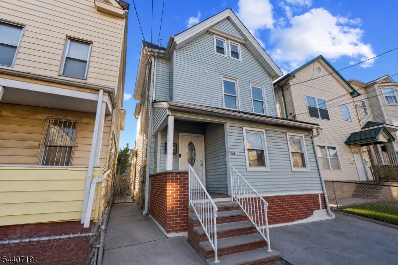 136 Smith St