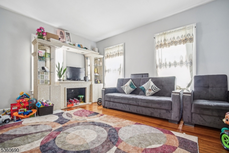 17 Lincoln Pl