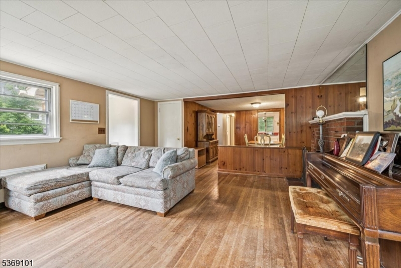17 Woodland Ave