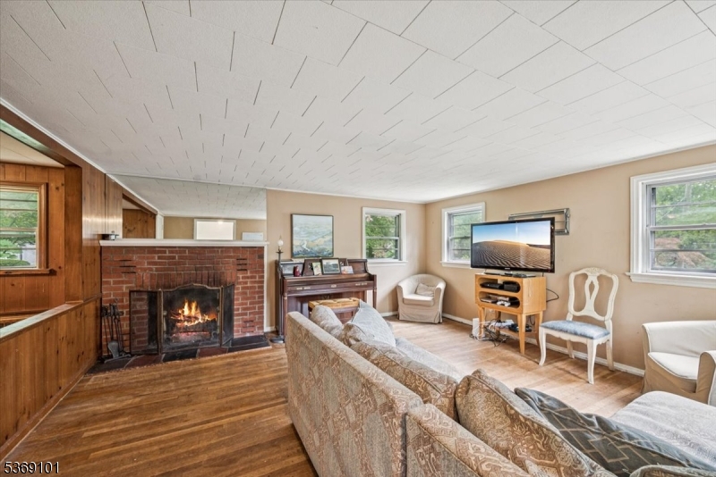 17 Woodland Ave
