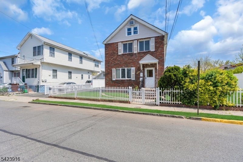633 Mcgillvray Pl