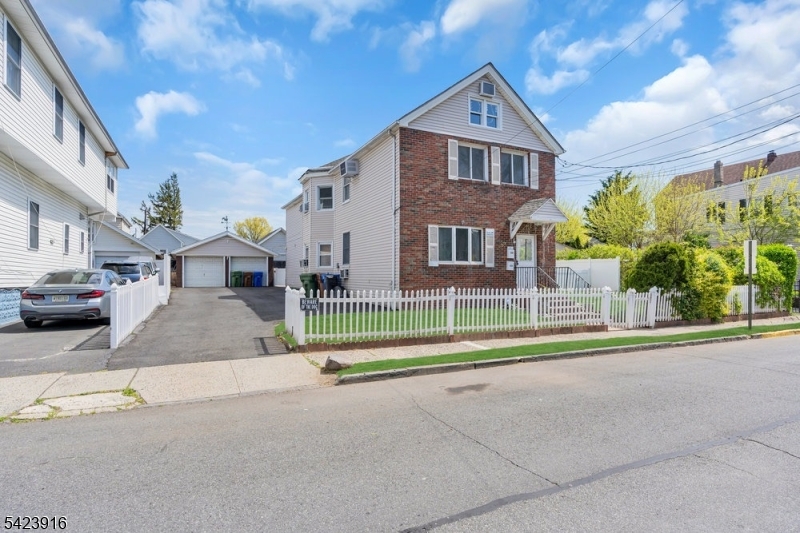 633 Mcgillvray Pl