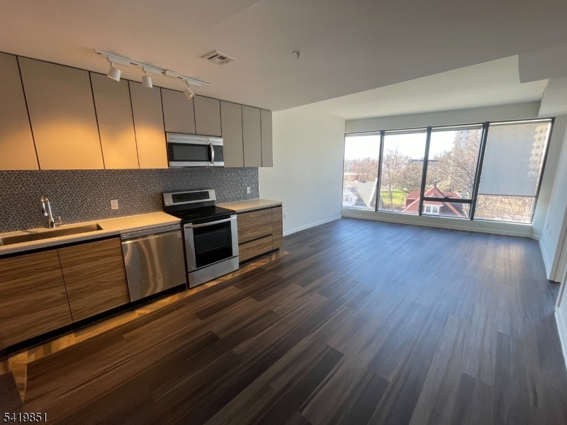 315 S Harrison St 503