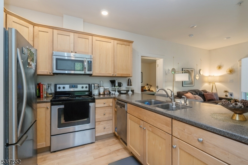 2 Lindbergh Rd