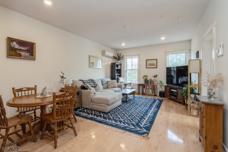 2 Lindbergh Rd