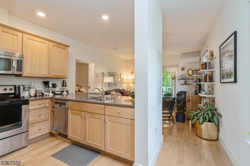 2 Lindbergh Rd