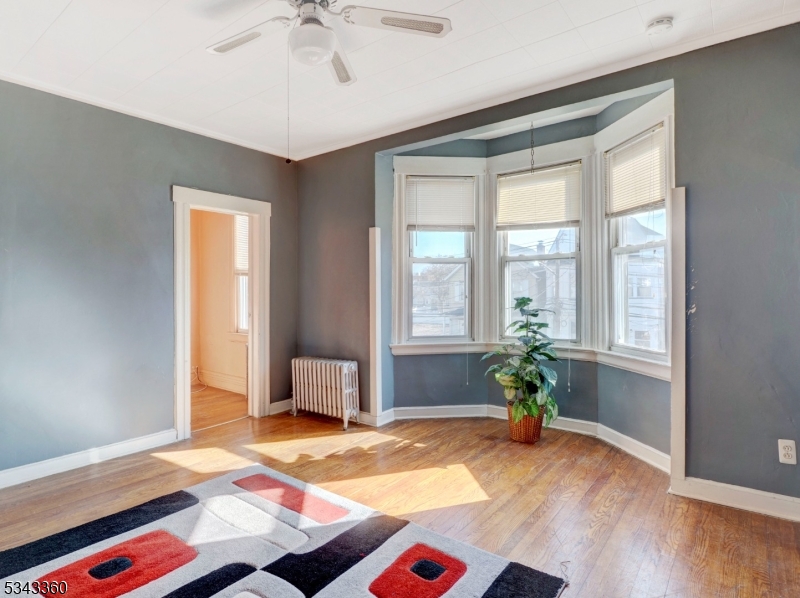 42 Lawrence St 2