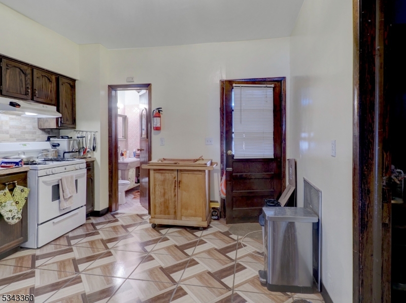 42 Lawrence St 2