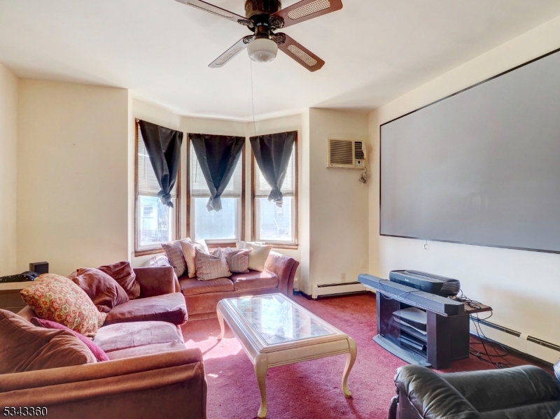 42 Lawrence St 2