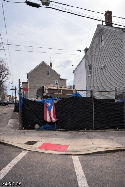 74 Oak St
