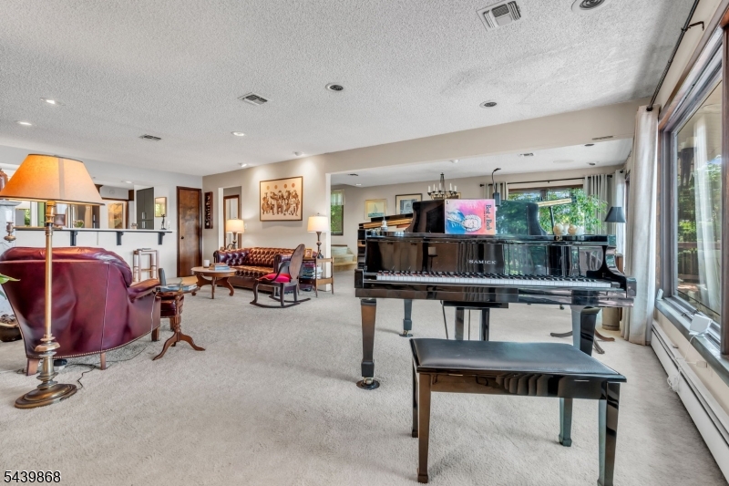734 Thiele Rd