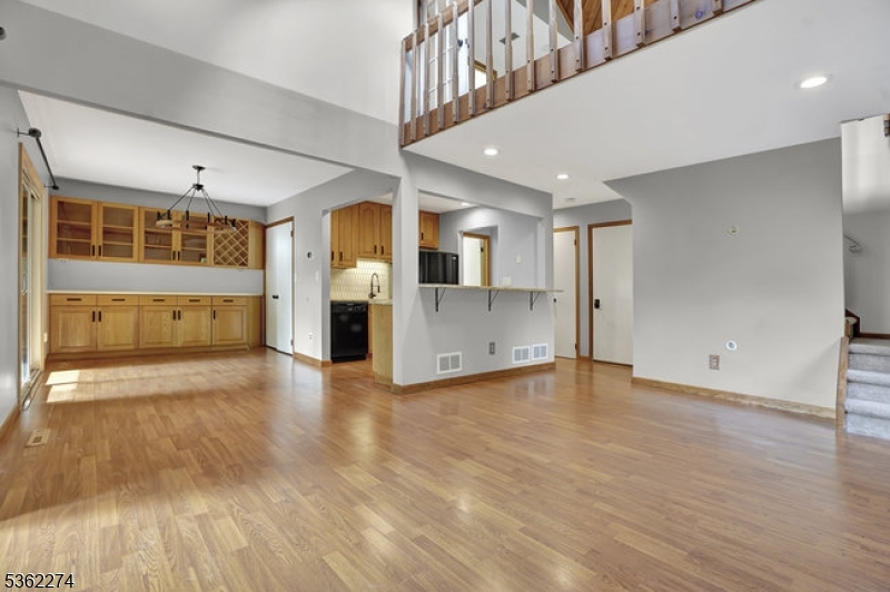6 Village Way 6