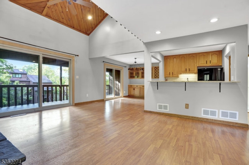 6 Village Way 6