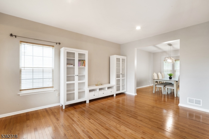 27 Heinrick Way