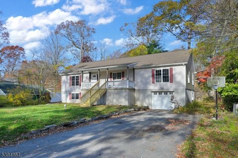 Photo of 7 Chatham Rd, West Milford, NJ 07421 (MLS # 3995603)