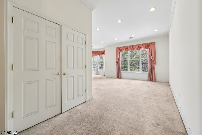 109 Four Seasons Dr 109