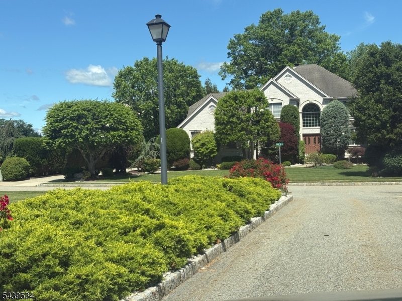 9 Ralph Dr