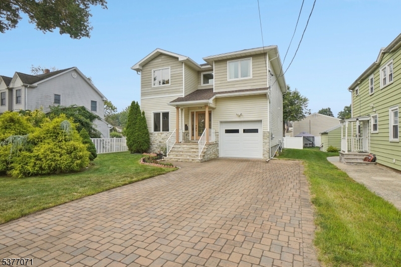 5-32 John St