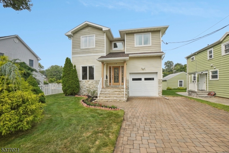 5-32 John St
