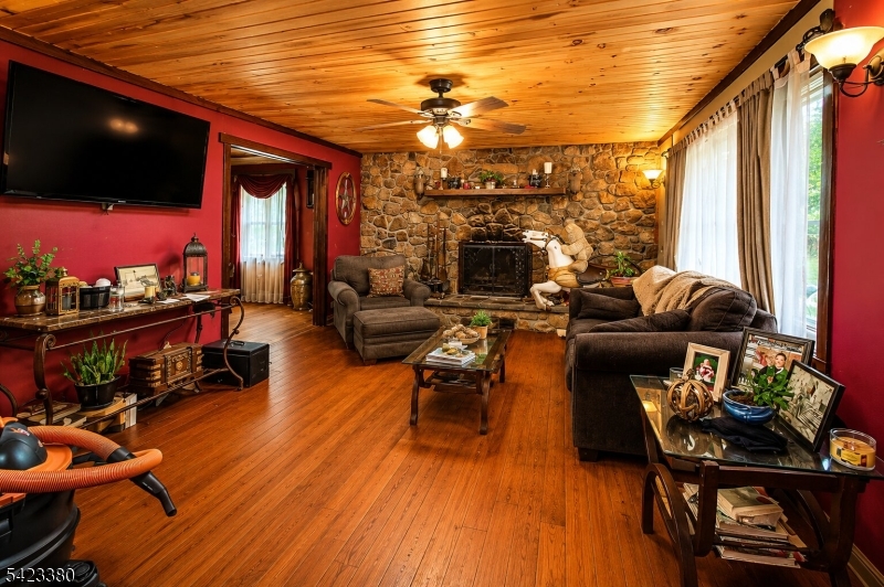 44 Beaver Brook Ln