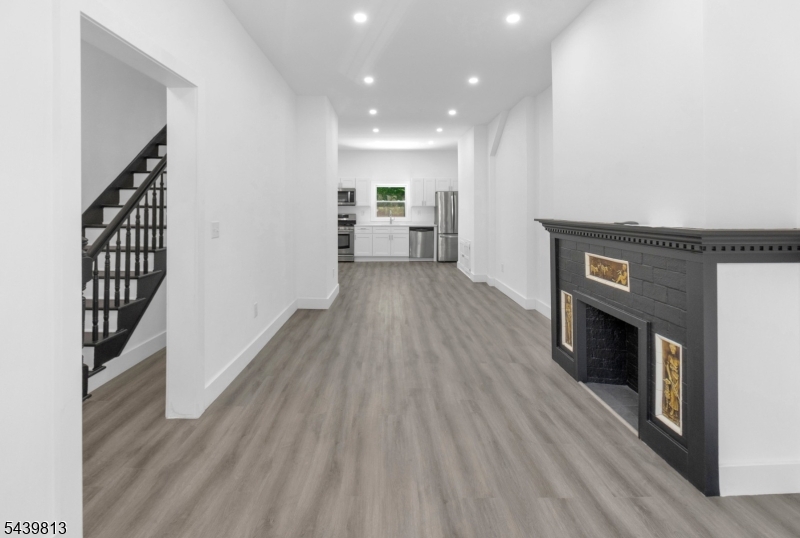 101 Garside St