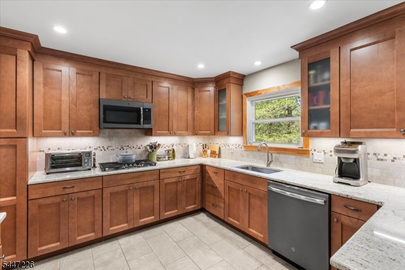 965 Edgewood Dr