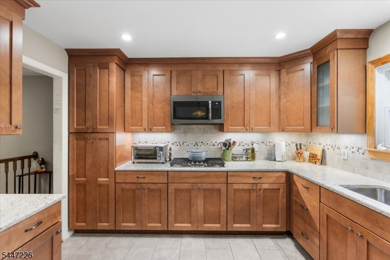 965 Edgewood Dr