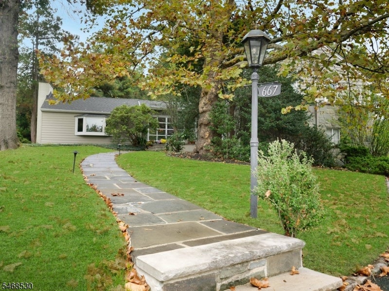 667 Brentwood Dr