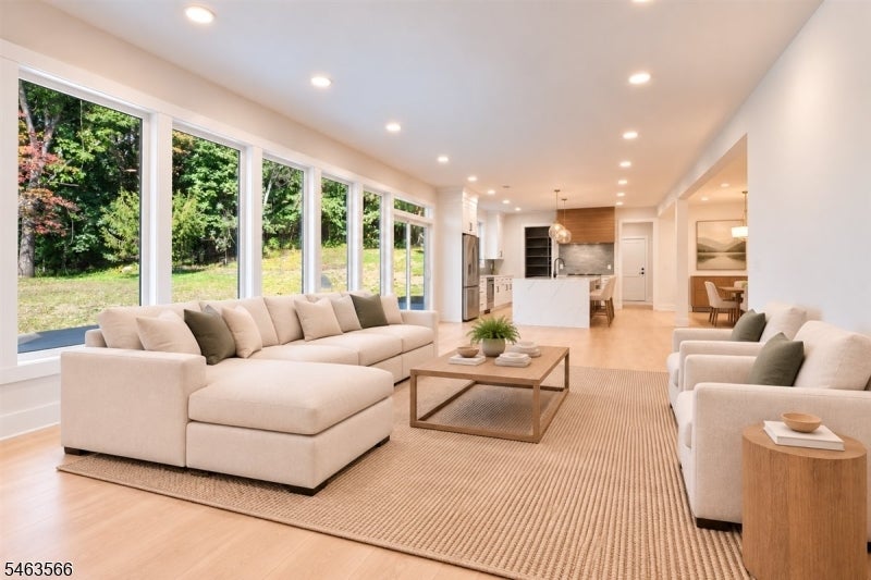 48 Upper Hibernia Rd