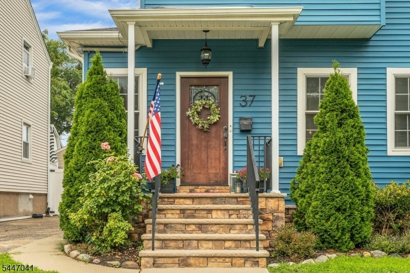 37 Elston St