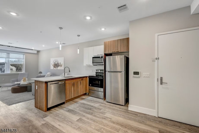 2 Flanders Rd 302 302