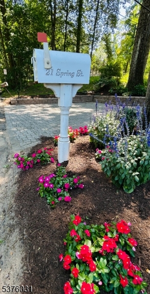 21 Spring St