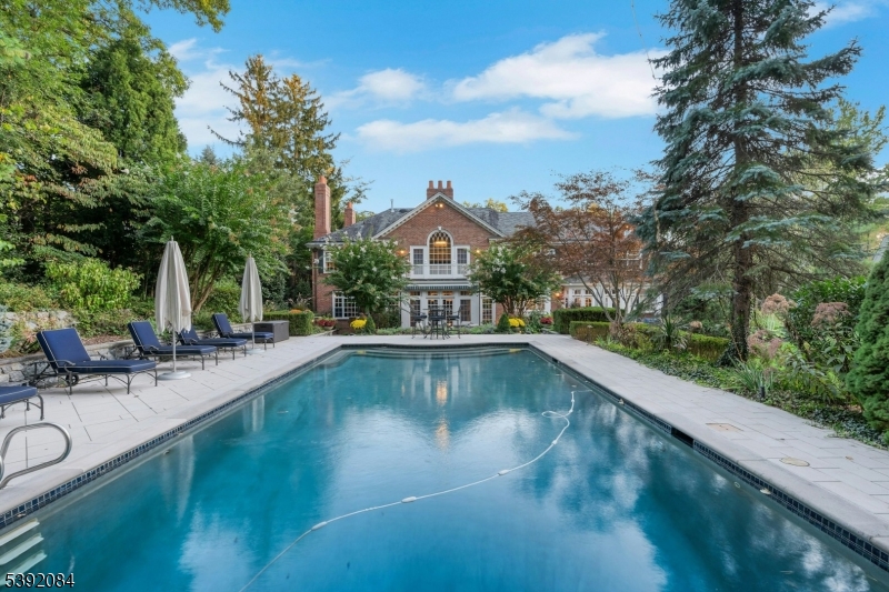 27 Hillside Ave