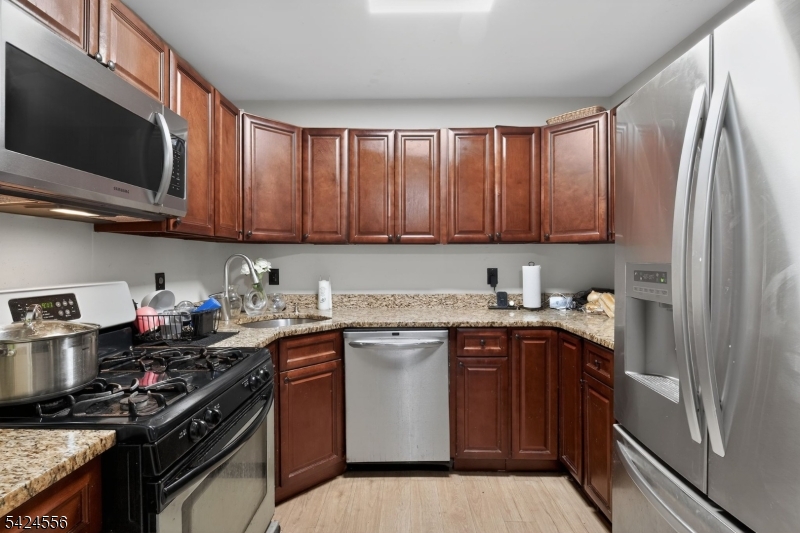 192 Burnett Ave 1