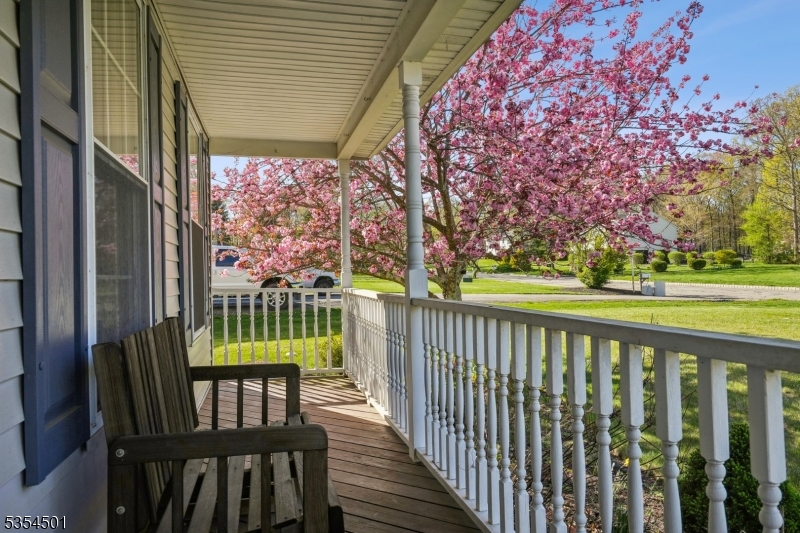 30 Lark Ln