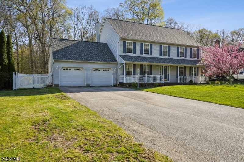 30 Lark Ln