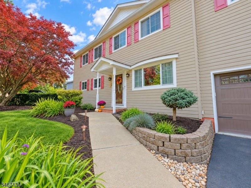 7 Perrelli Ln