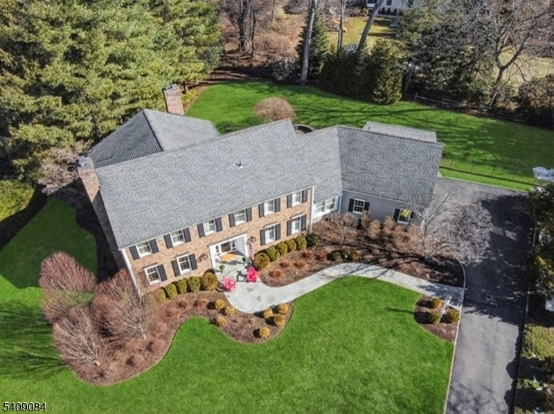9 Buttonwood Ln
