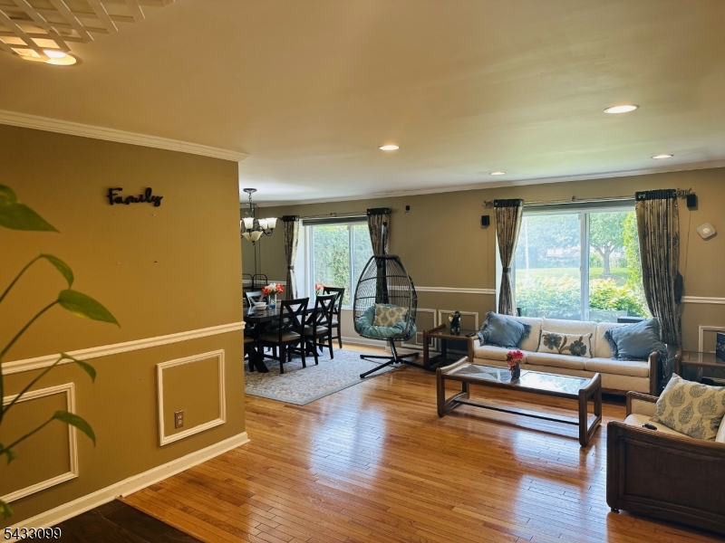 2 Russell Ct