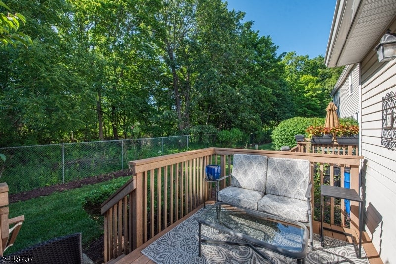 84 Carriage Ln