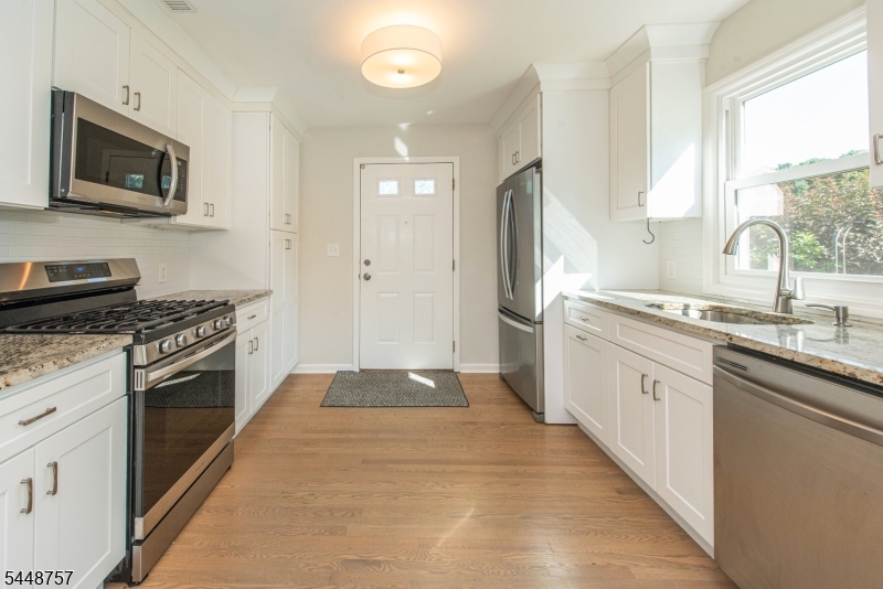 84 Carriage Ln
