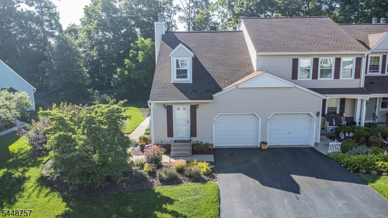 84 Carriage Ln