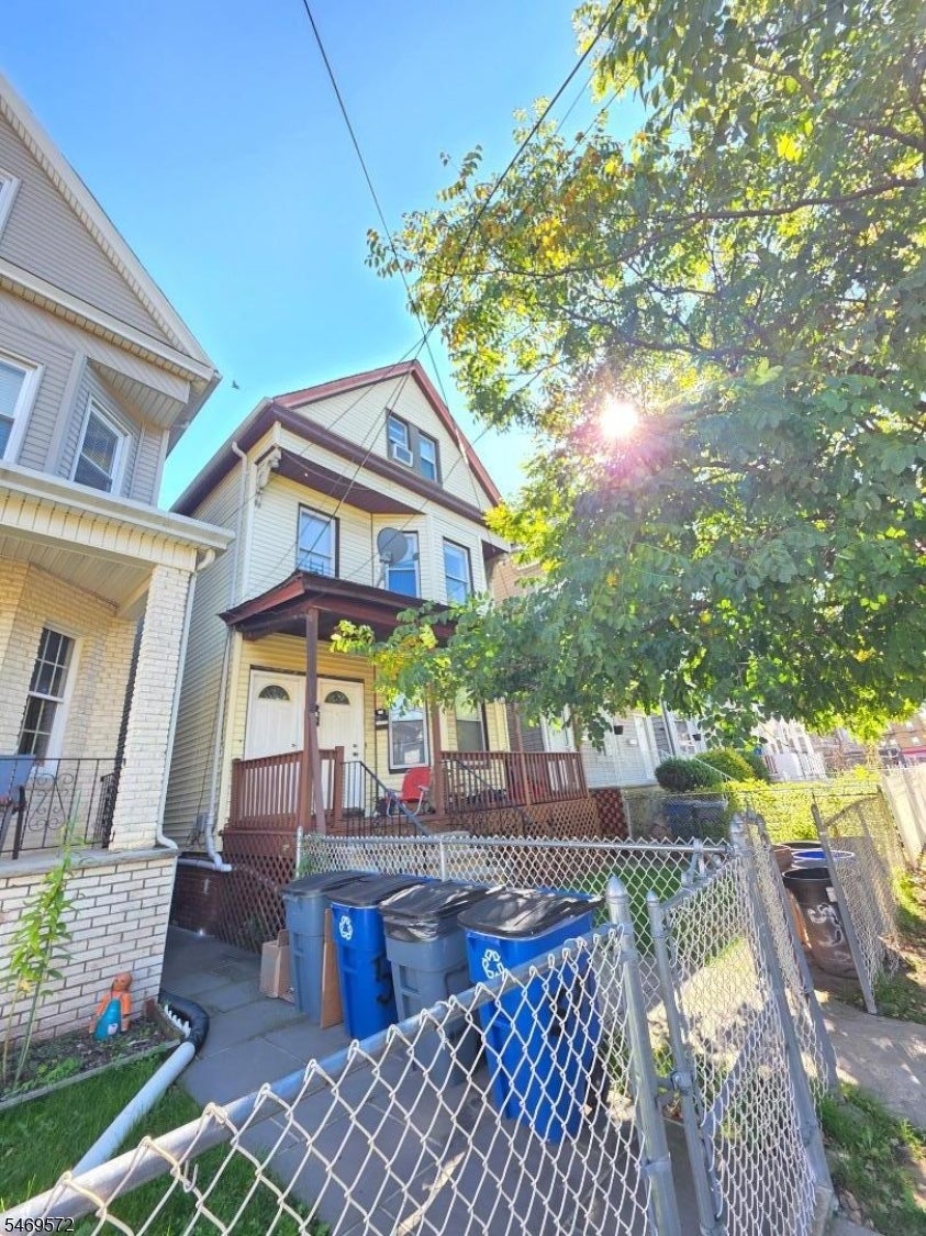 579 Monroe Ave