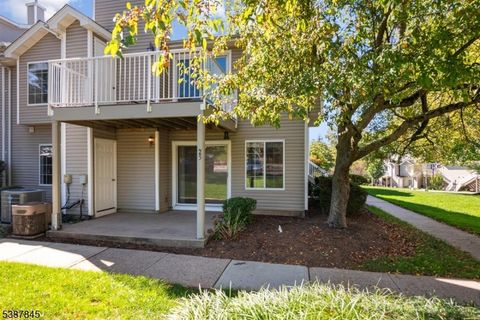 Photo of 25 Spruce Court, Bedminster, NJ 07921 (MLS # 3991575)