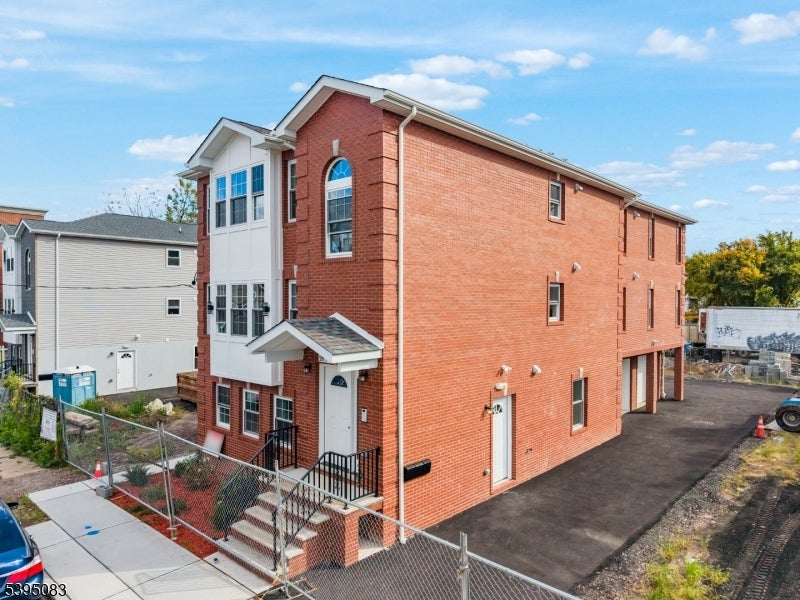 24 Garibaldi Ave 1