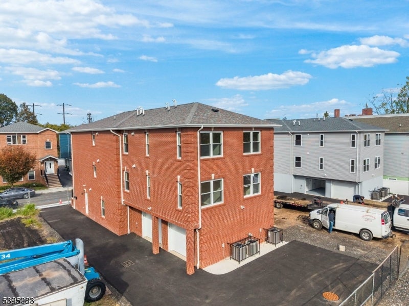 24 Garibaldi Ave 1