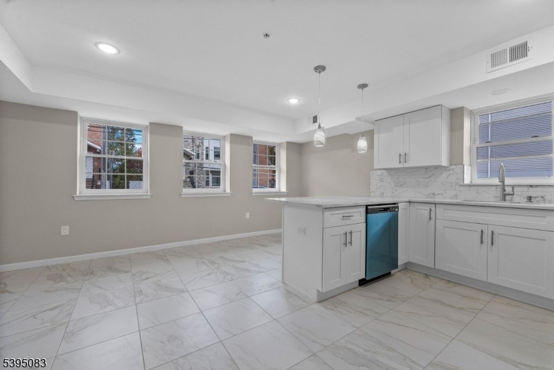 24 Garibaldi Ave 1