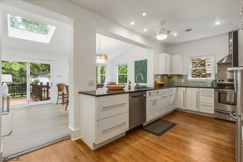 21 Oakview Ave